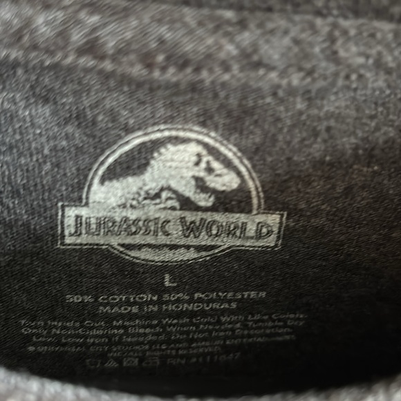 Jurassicic World Jurassic Park size large tee - Picture 3 of 4